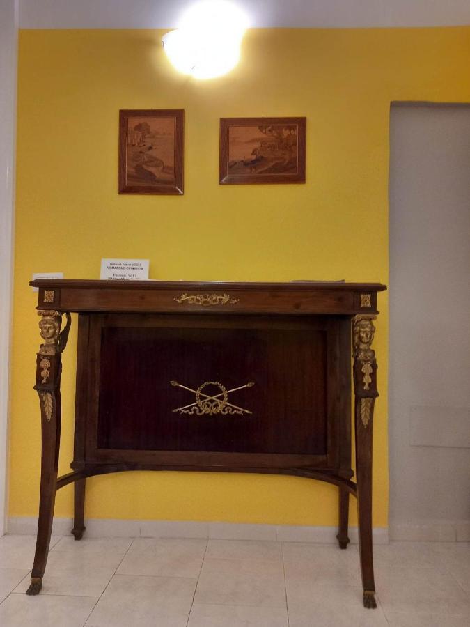 Santa Chiara Home Spaccanapoli ภายนอก รูปภาพ